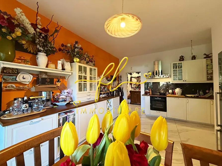 Immagine 11 di Appartamento in vendita  a Livorno