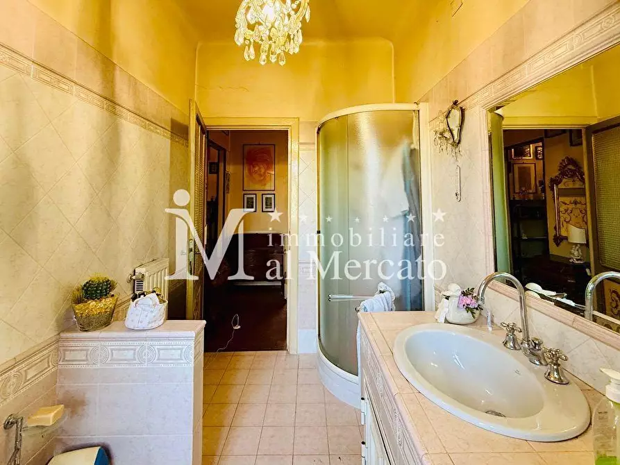 Immagine 22 di Appartamento in vendita  a Lucca