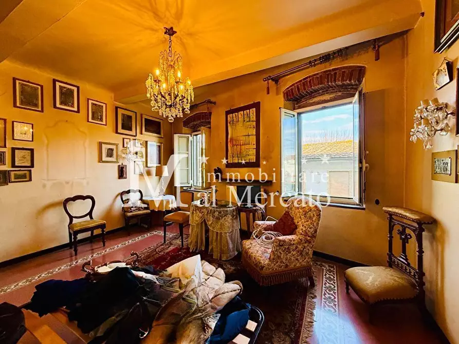 Immagine 16 di Appartamento in vendita  a Lucca