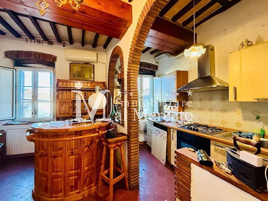 Immagine 13 di Appartamento in vendita  a Lucca