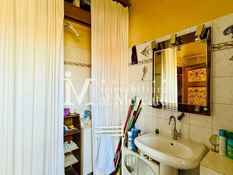 Immagine 36 di Appartamento in vendita  a Lucca