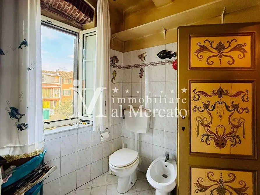 Immagine 35 di Appartamento in vendita  a Lucca