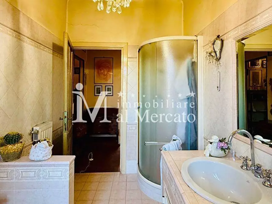 Immagine 25 di Appartamento in vendita  a Lucca