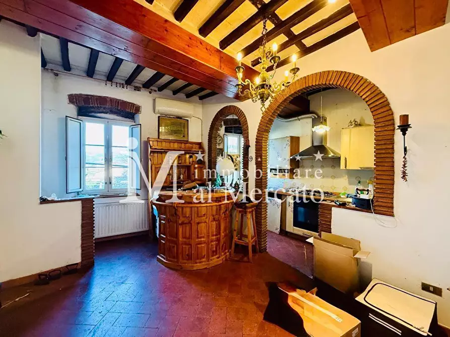 Immagine 11 di Appartamento in vendita  a Lucca