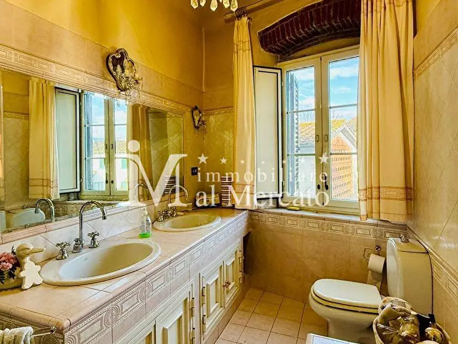 Immagine 24 di Appartamento in vendita  a Lucca