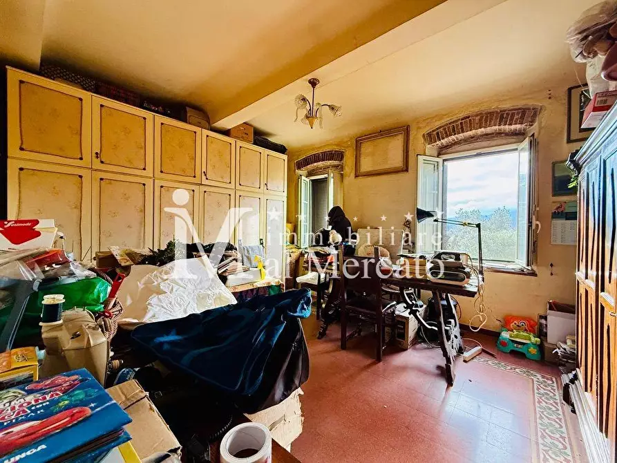 Immagine 18 di Appartamento in vendita  a Lucca