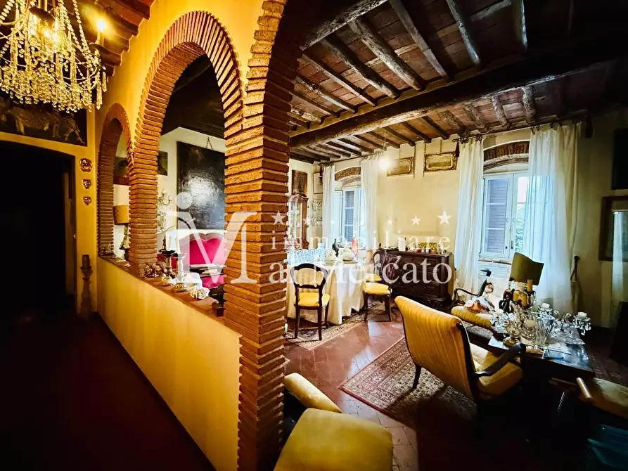 Immagine 1 di Appartamento in vendita  a Lucca