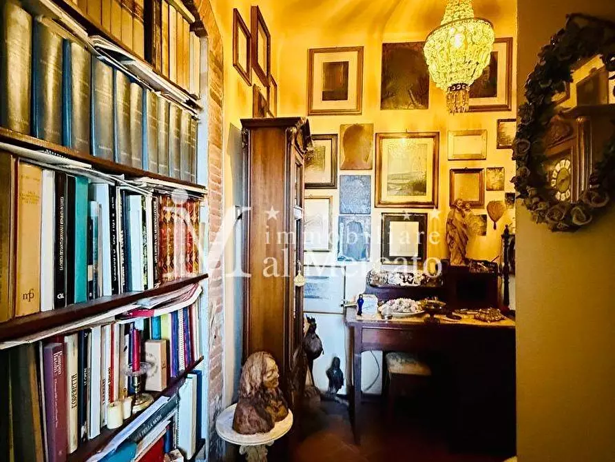 Immagine 30 di Appartamento in vendita  a Lucca