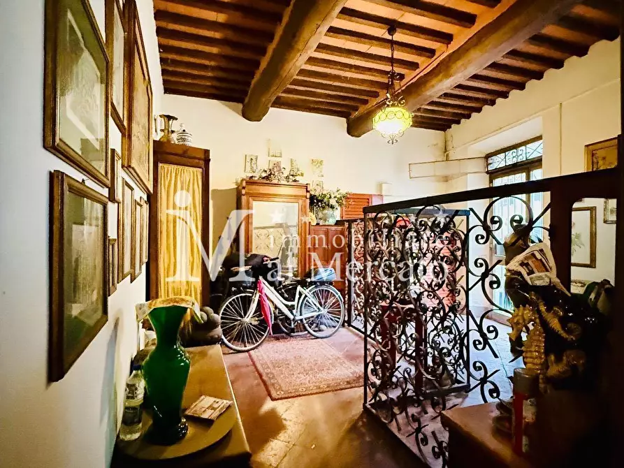 Immagine 38 di Appartamento in vendita  a Lucca