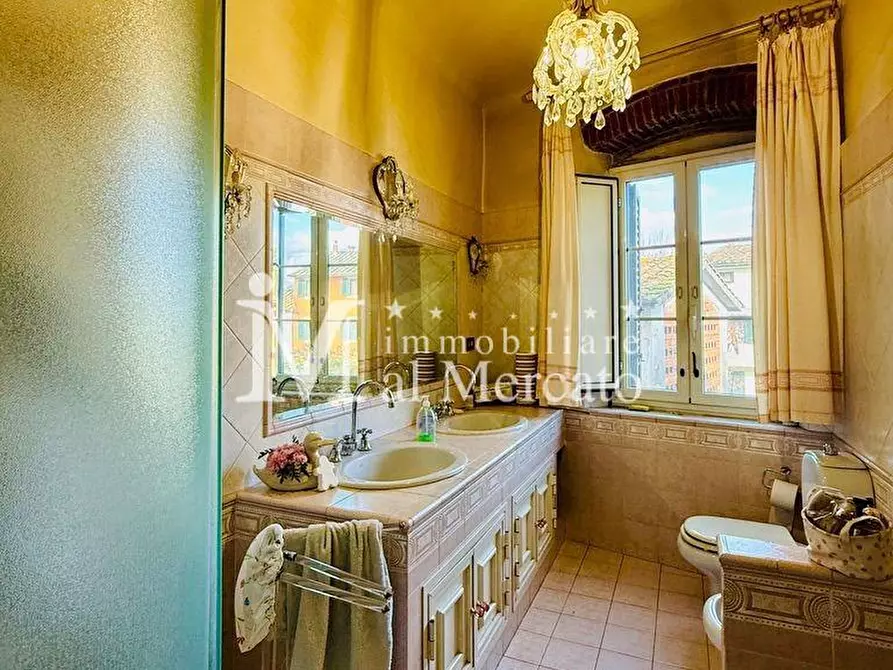 Immagine 23 di Appartamento in vendita  a Lucca