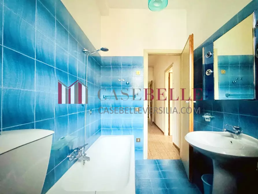 Immagine 21 di Appartamento in vendita  a Camaiore