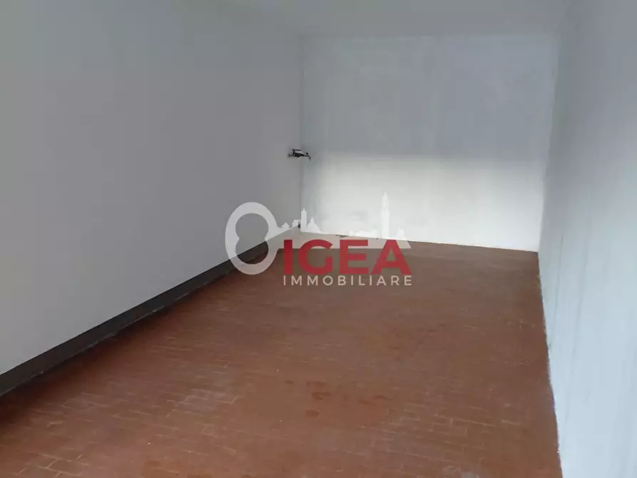 Immagine 2 di Garage in vendita  a Monteriggioni