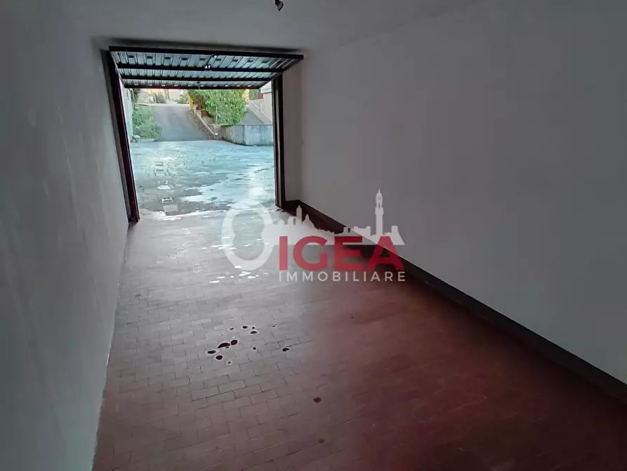 Immagine 5 di Garage in vendita  a Monteriggioni