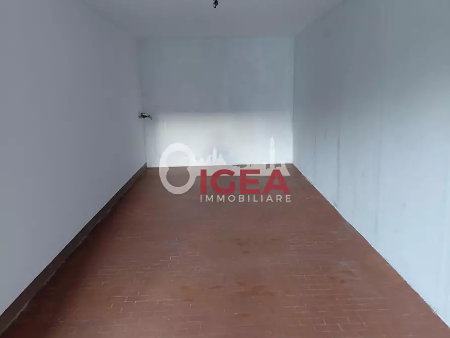 Immagine 1 di Garage in vendita  a Monteriggioni