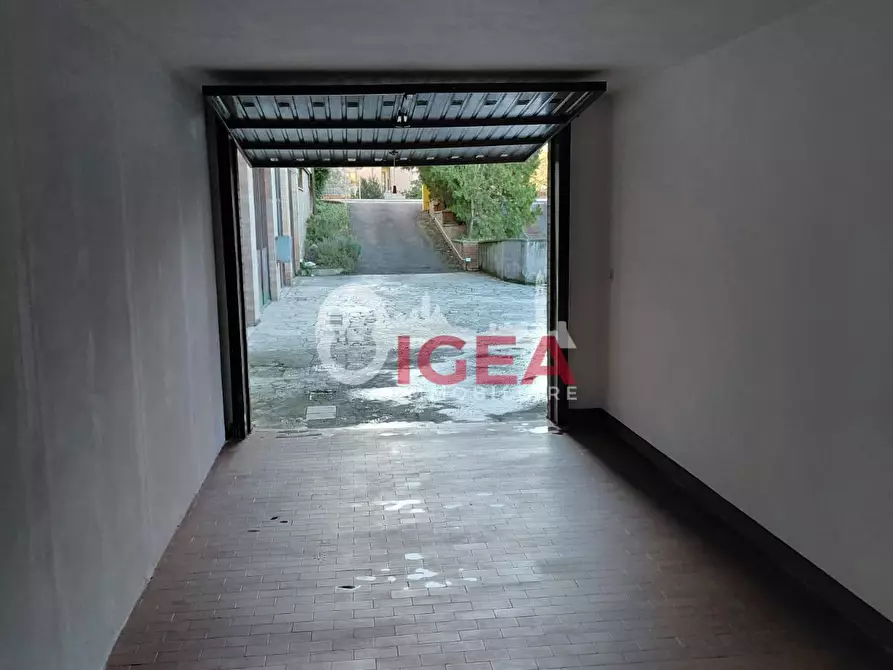 Immagine 4 di Garage in vendita  a Monteriggioni