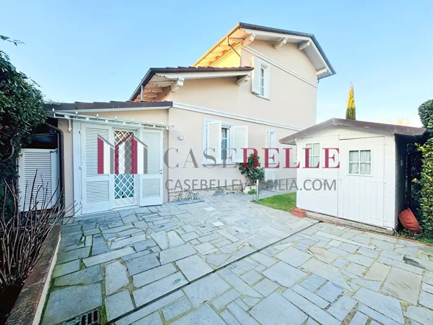 Immagine 47 di Casa indipendente in affitto  a Forte Dei Marmi