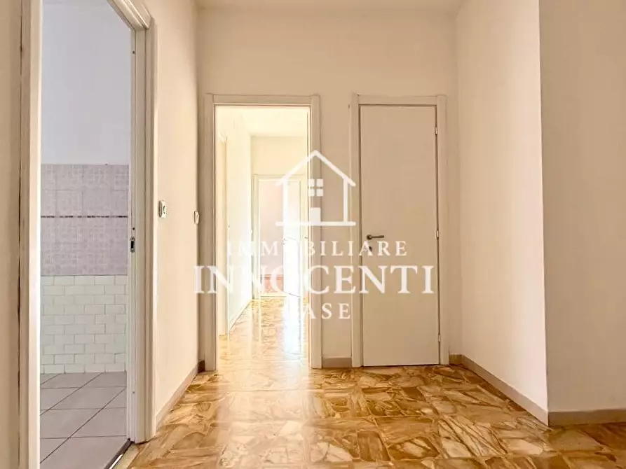 Immagine 2 di Appartamento in vendita  a Massa