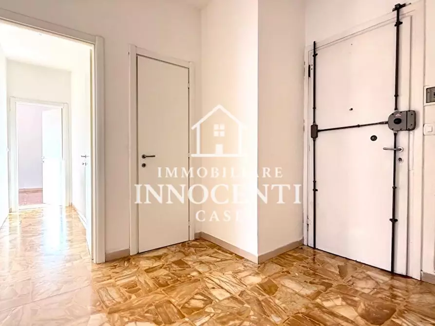 Immagine 1 di Appartamento in vendita  a Massa