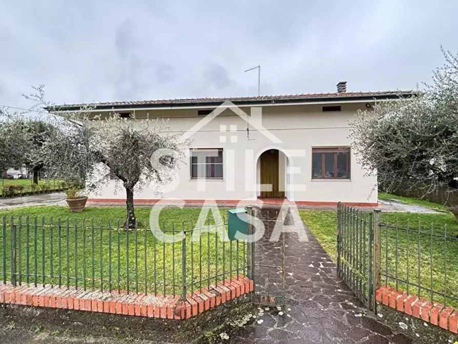Immagine 1 di Villa in vendita  a Porcari
