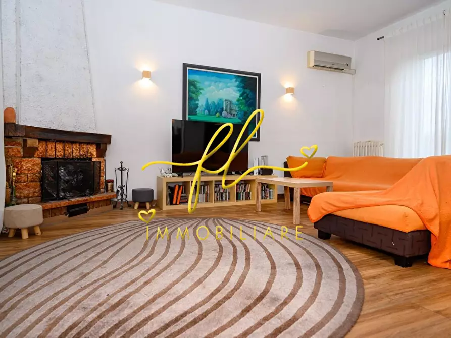 Immagine 3 di Villa in vendita  a Collesalvetti