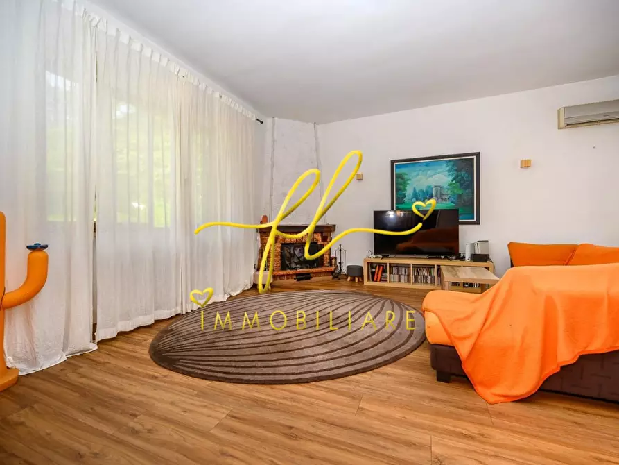 Immagine 1 di Villa in vendita  a Collesalvetti