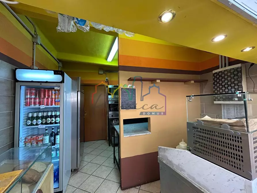 Immagine 3 di Locale commerciale in vendita  a Pisa