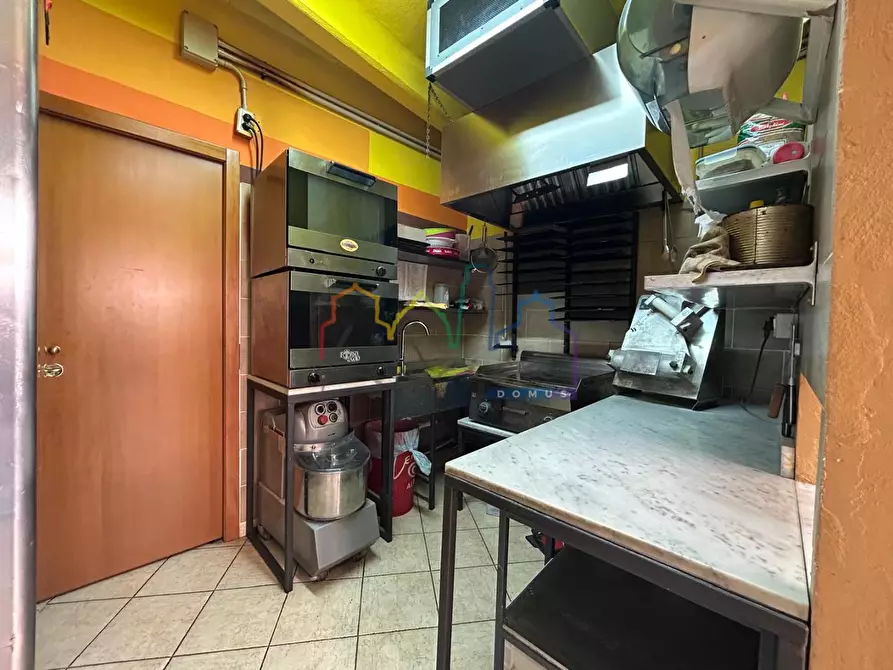 Immagine 4 di Locale commerciale in vendita  a Pisa