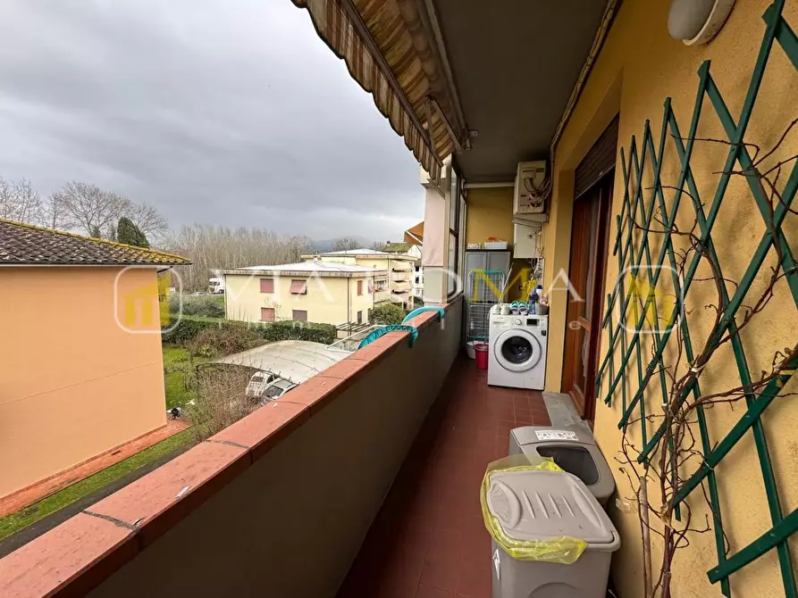 Immagine 14 di Appartamento in vendita  a Lucca