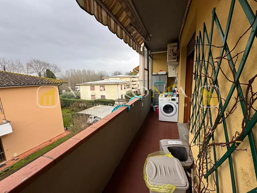 Immagine 17 di Appartamento in vendita  a Lucca