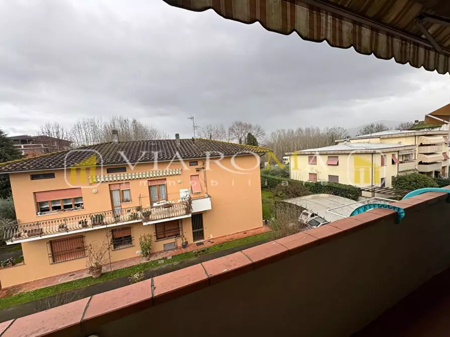 Immagine 18 di Appartamento in vendita  a Lucca