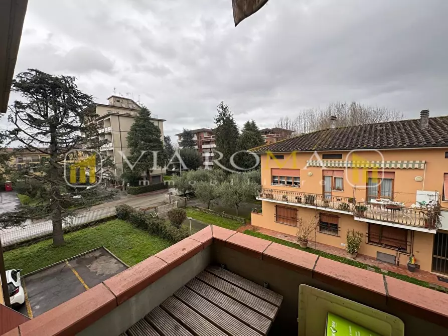 Immagine 19 di Appartamento in vendita  a Lucca