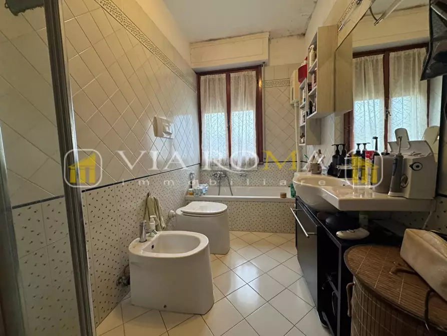 Immagine 5 di Appartamento in vendita  a Lucca