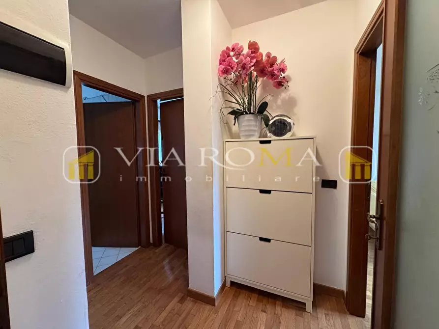 Immagine 11 di Appartamento in vendita  a Lucca