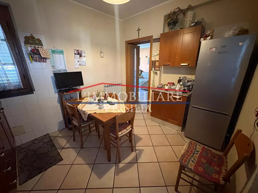 Immagine 11 di Appartamento in vendita  a Montignoso