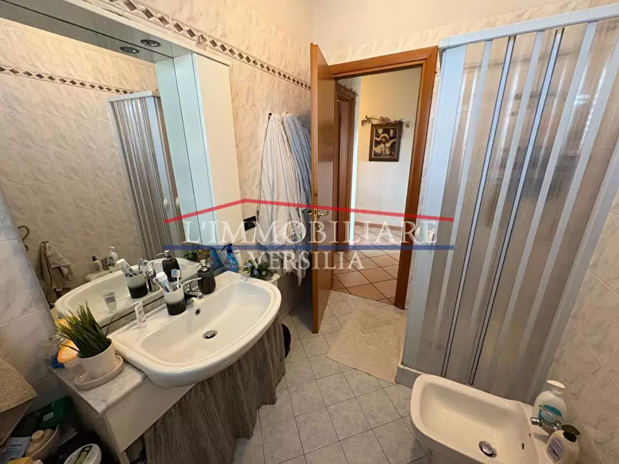 Immagine 21 di Appartamento in vendita  a Montignoso