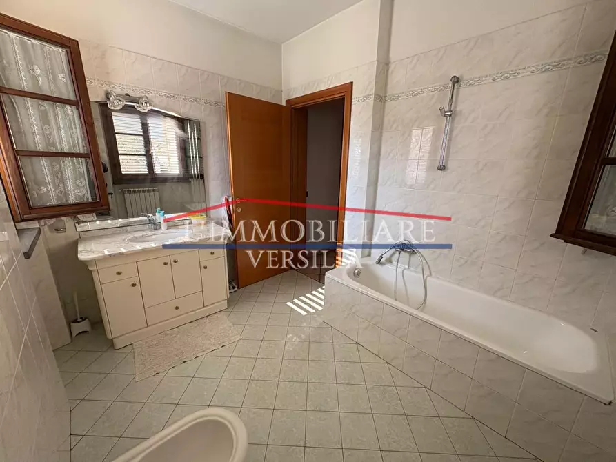 Immagine 17 di Appartamento in vendita  a Montignoso