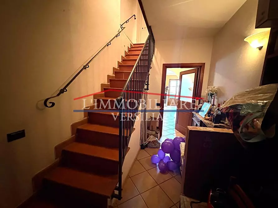 Immagine 25 di Appartamento in vendita  a Montignoso