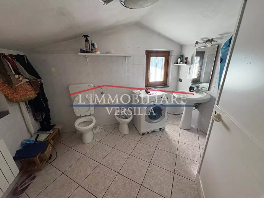 Immagine 29 di Appartamento in vendita  a Montignoso