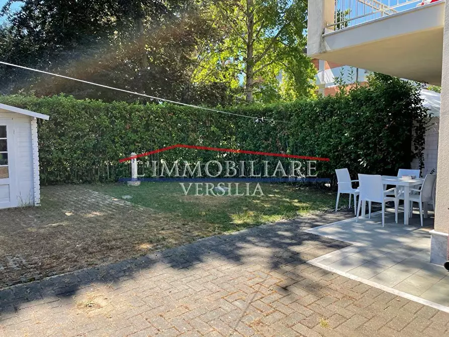 Immagine 8 di Casa trifamiliare in vendita  a Montignoso