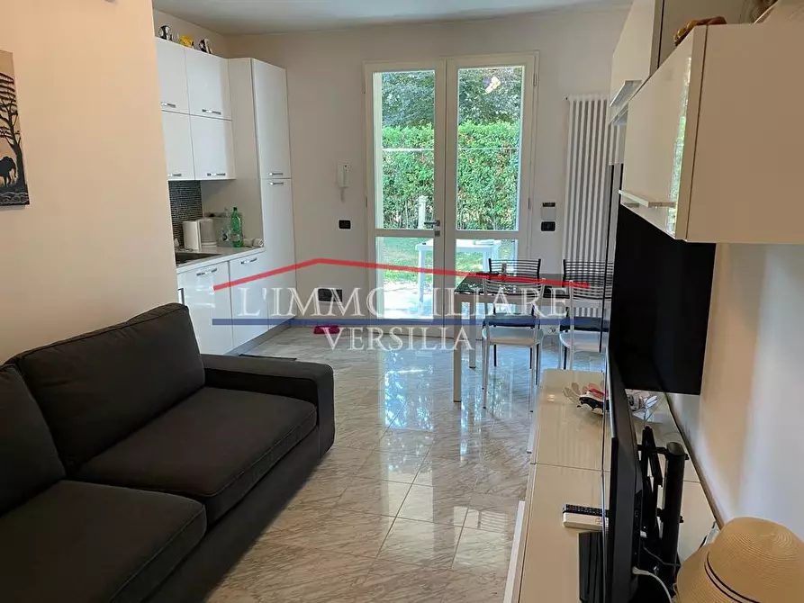 Immagine 9 di Casa trifamiliare in vendita  a Montignoso