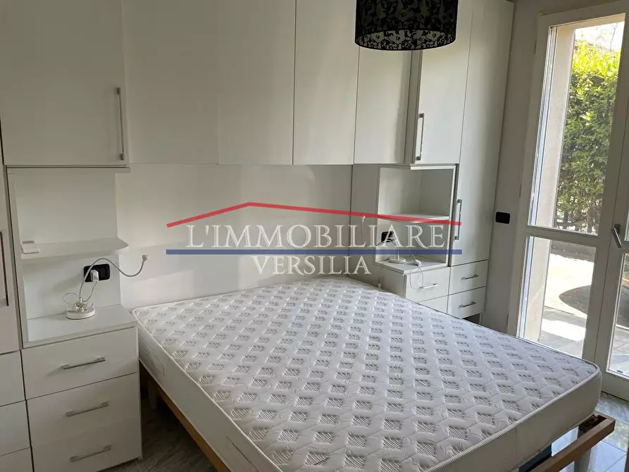 Immagine 12 di Casa trifamiliare in vendita  a Montignoso