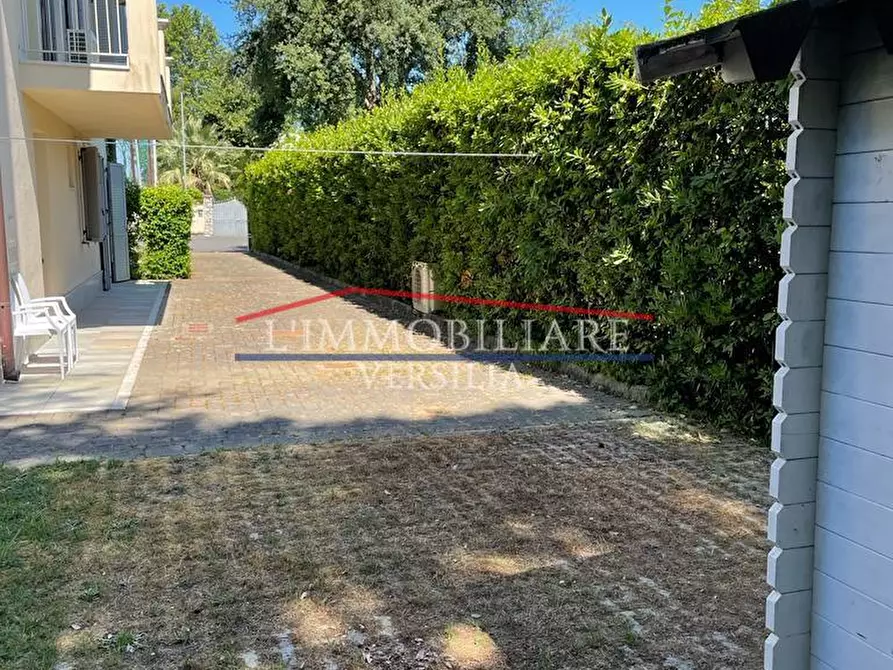 Immagine 6 di Casa trifamiliare in vendita  a Montignoso