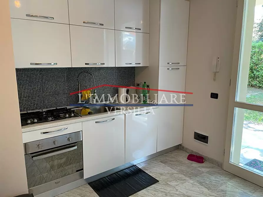 Immagine 11 di Casa trifamiliare in vendita  a Montignoso