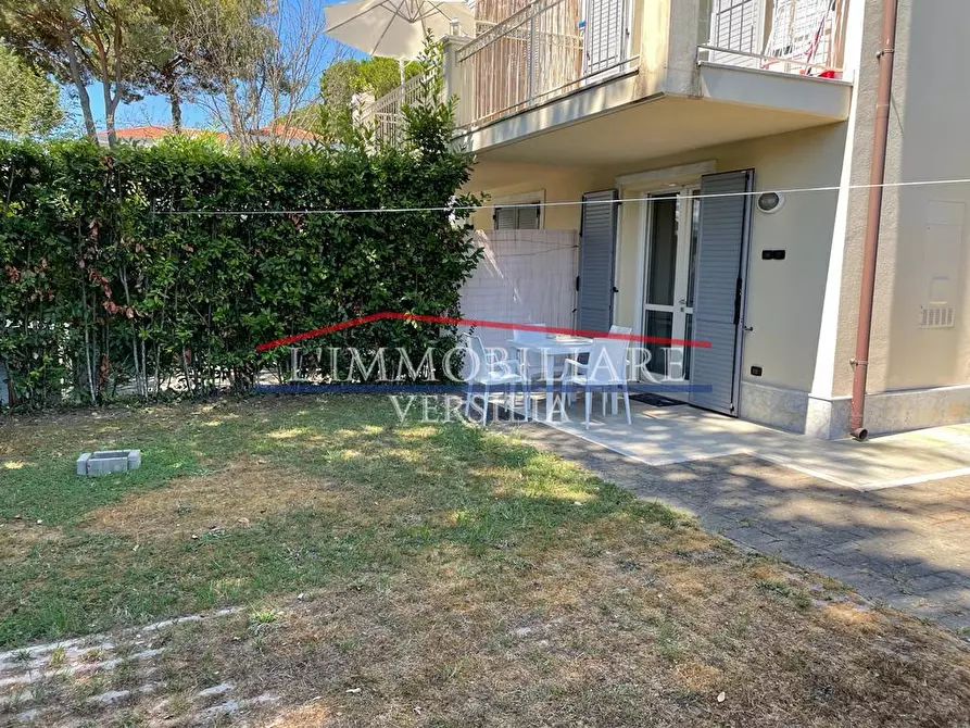 Immagine 4 di Casa trifamiliare in vendita  a Montignoso