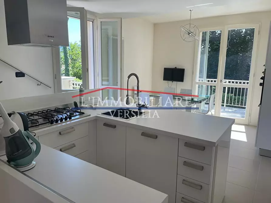 Immagine 20 di Casa trifamiliare in vendita  a Montignoso