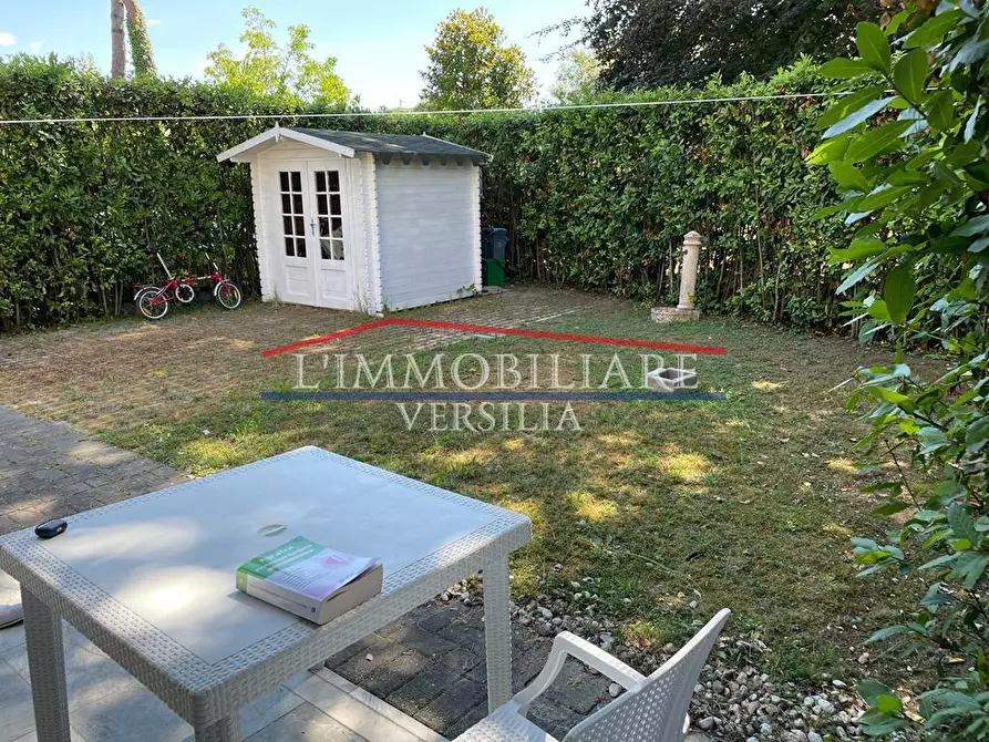 Immagine 5 di Casa trifamiliare in vendita  a Montignoso