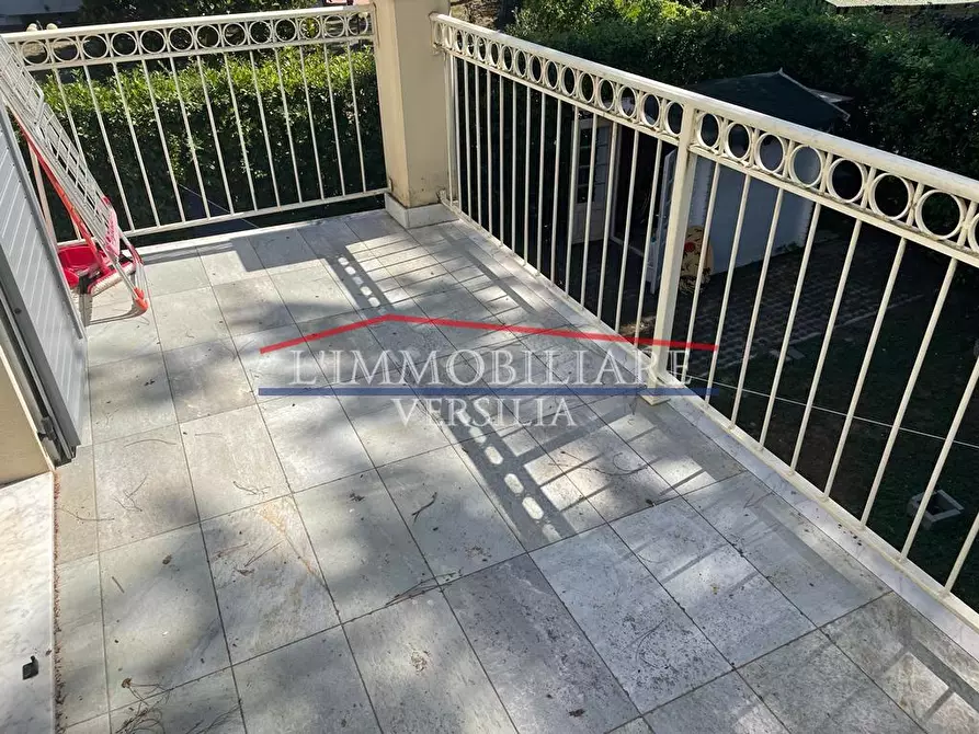 Immagine 43 di Casa trifamiliare in vendita  a Montignoso