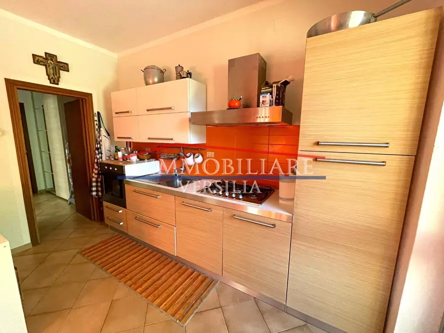 Immagine 4 di Appartamento in vendita  a Montignoso