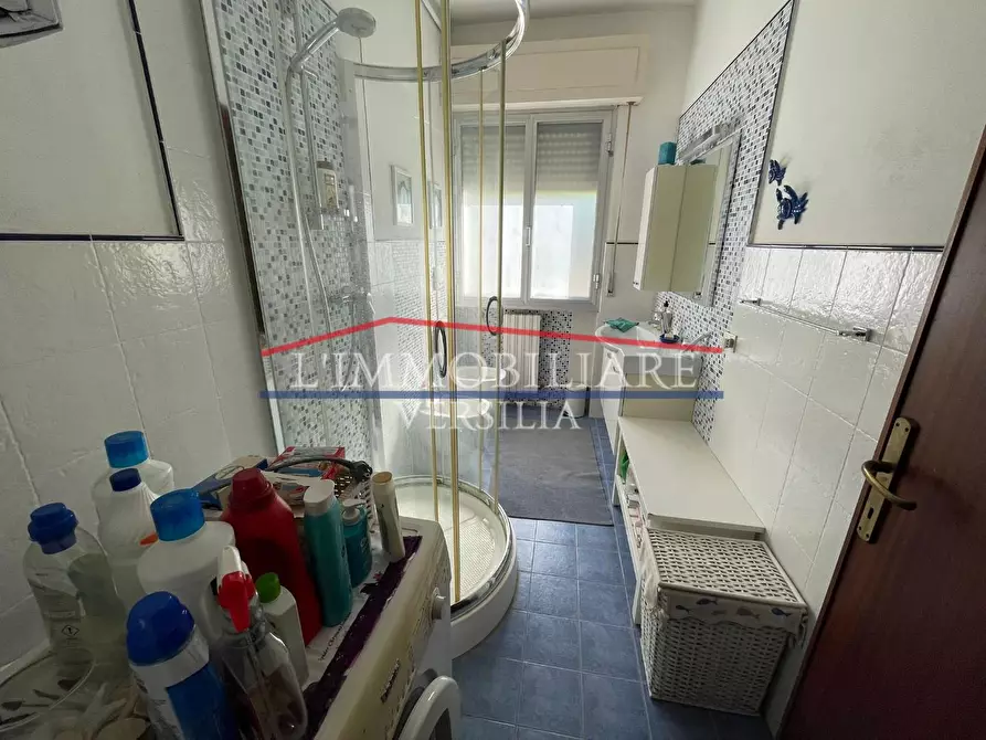 Immagine 9 di Appartamento in vendita  a Montignoso