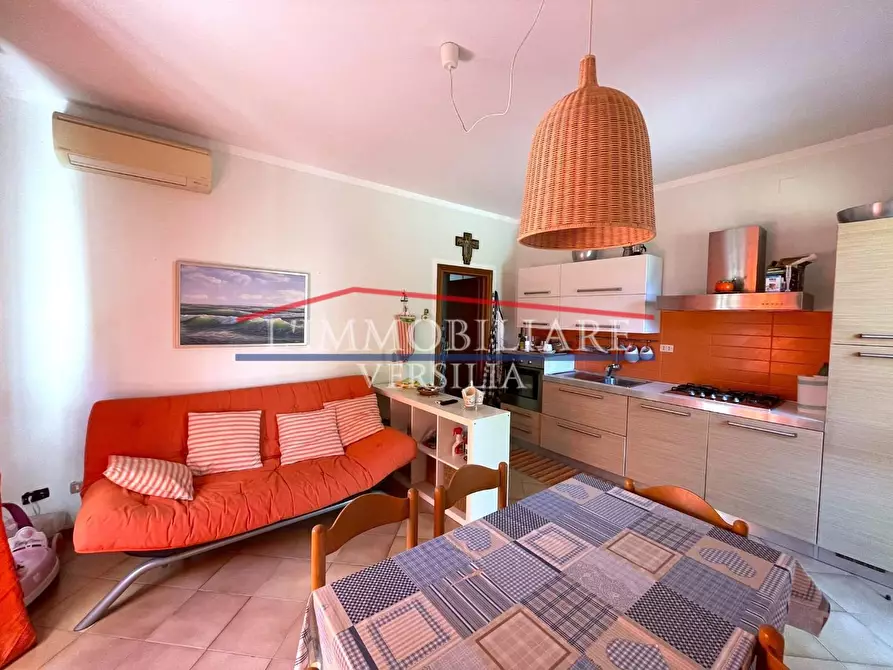 Immagine 3 di Appartamento in vendita  a Montignoso